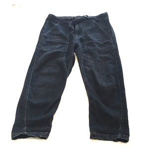 Women’s cropped drawstring jeans.